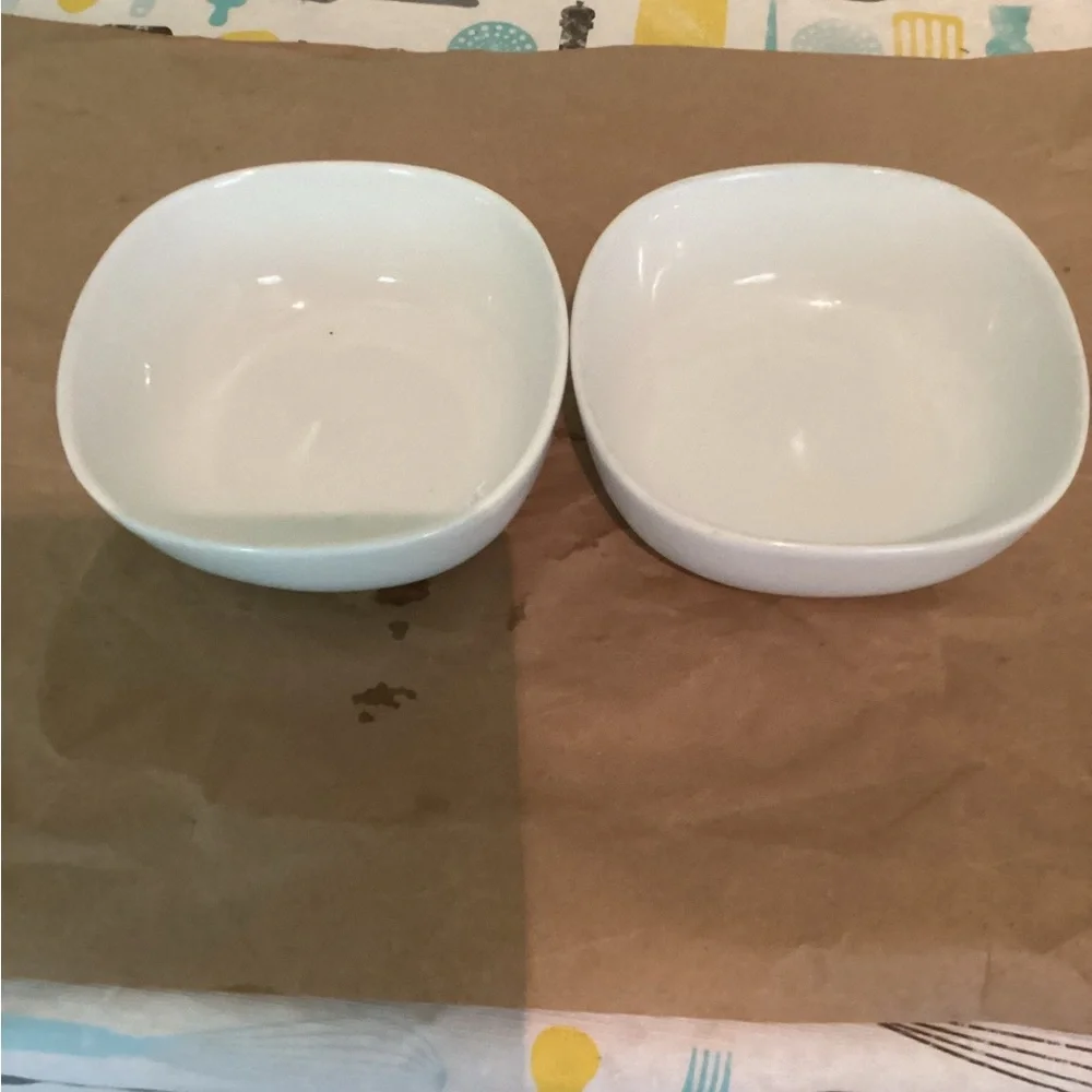 Crate &Barrel set of 2 serving bowl,
